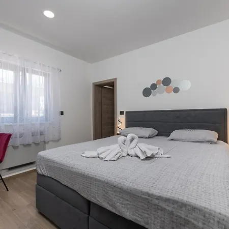 Alison Deluxe With Private Pool, Sauna And Jacuzzi Vila *