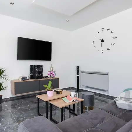 Alison Deluxe With Private Pool, Sauna And Jacuzzi Villa *