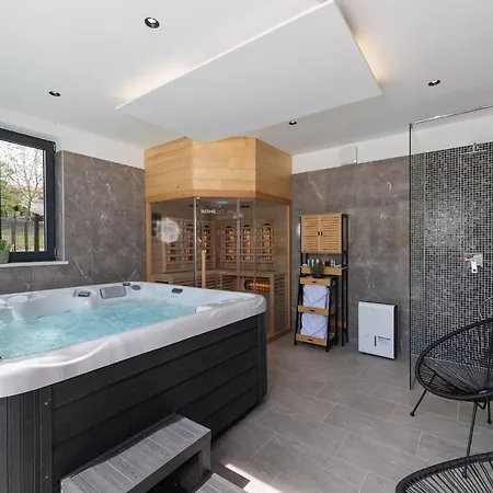 Alison Deluxe With Private Pool, Sauna And Jacuzzi * Nedeščina